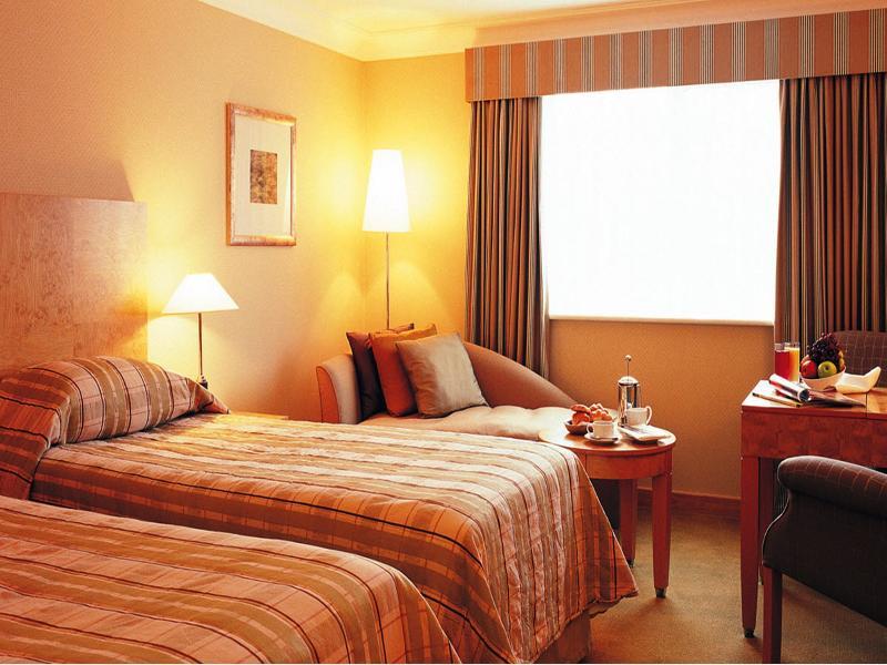 Regency Park Hotel, Health Club & Spa Thatcham Exteriör bild
