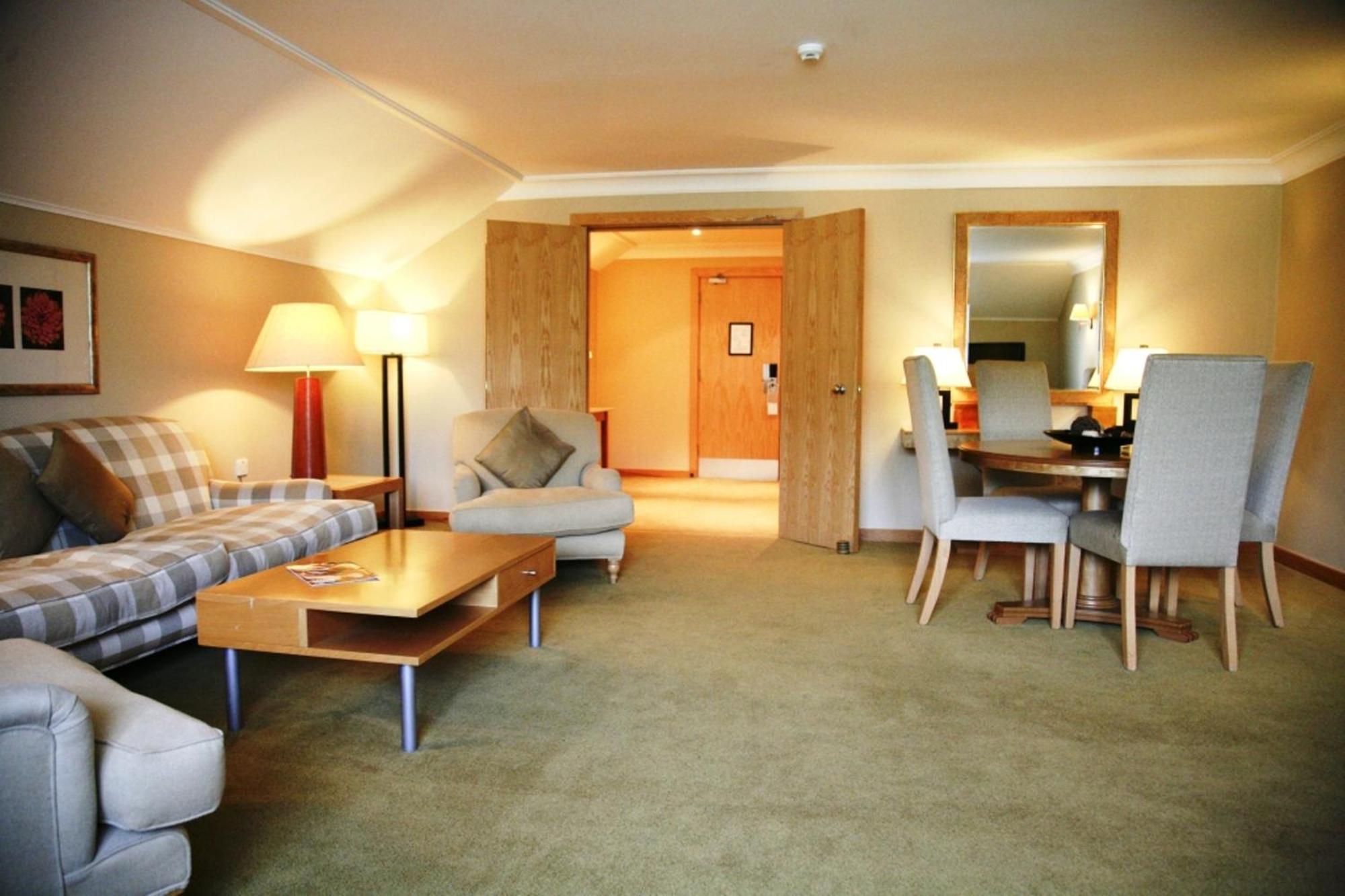 Regency Park Hotel, Health Club & Spa Thatcham Exteriör bild
