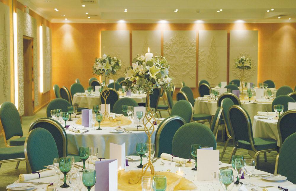 Regency Park Hotel, Health Club & Spa Thatcham Exteriör bild