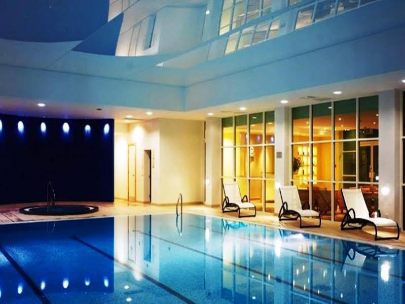 Regency Park Hotel, Health Club & Spa Thatcham Exteriör bild