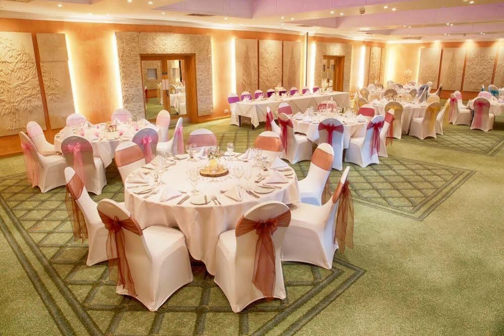 Regency Park Hotel, Health Club & Spa Thatcham Exteriör bild