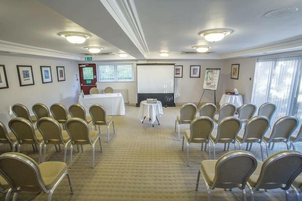 Regency Park Hotel, Health Club & Spa Thatcham Exteriör bild