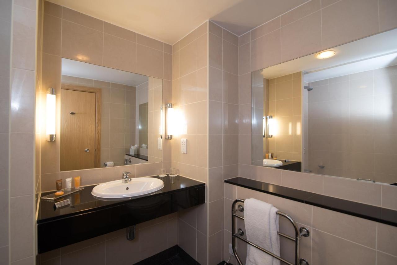 Regency Park Hotel, Health Club & Spa Thatcham Exteriör bild